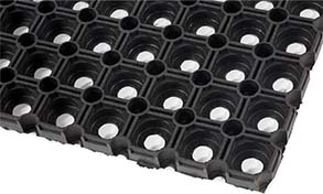 Gummimåtte med huller